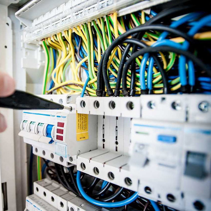 المنظومة المتكاملة في أساسيات إختبار وحماية وصيانة وتحديد أعطال الشبكات الكهربائية